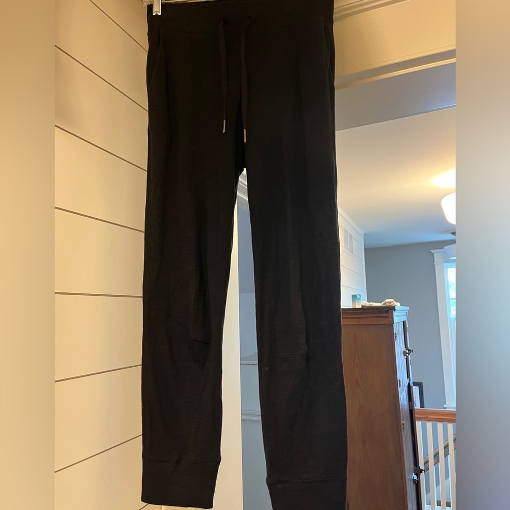 Lululemon size 4 joggers